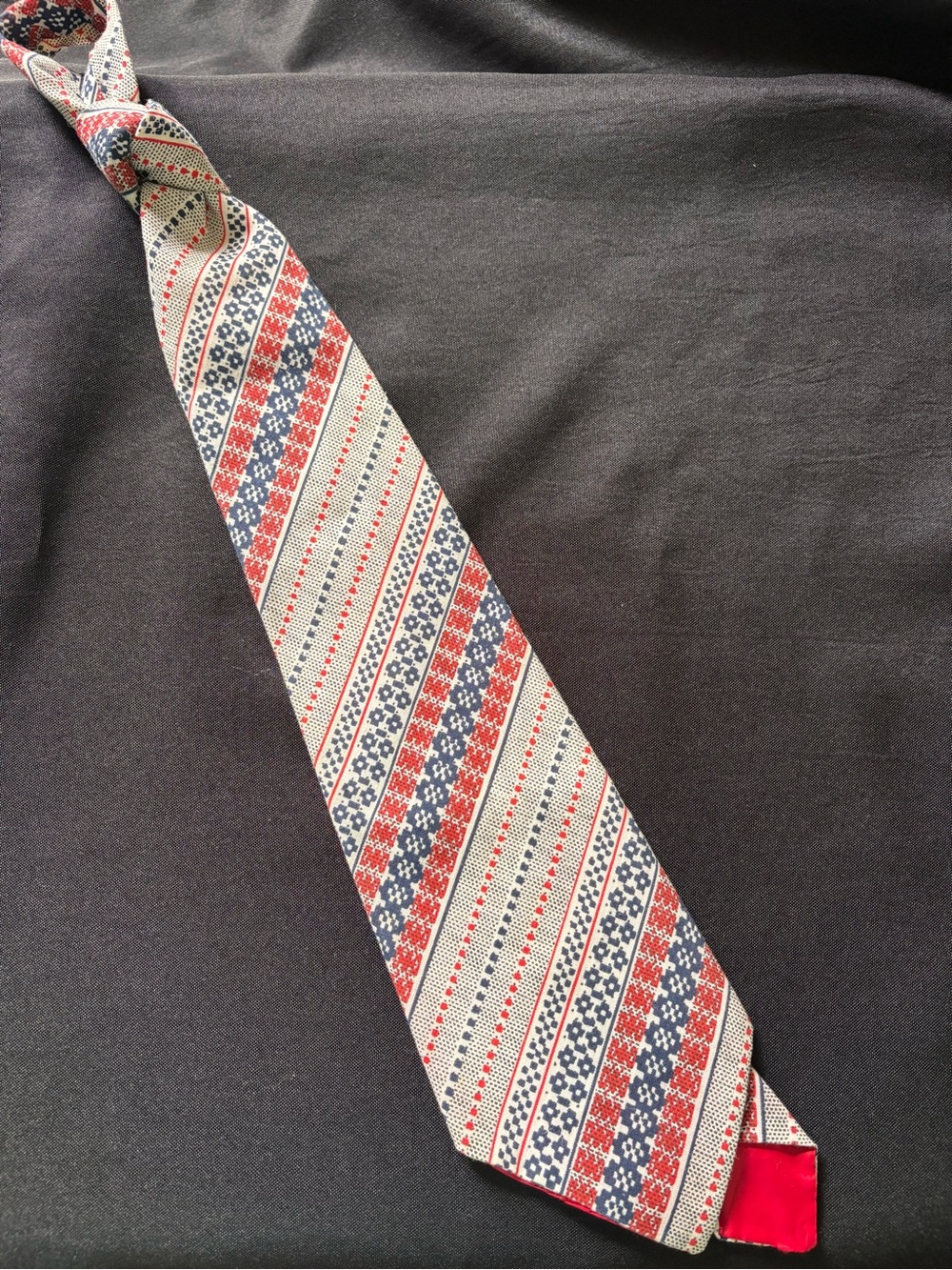 Vintage Men's Red, Blue & Cream Patterned Silk Tie